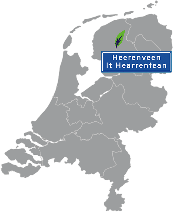 Landkaart Nederland grijs - locatie Dagnall Taleninstituut in Heerenveen - aangegeven met blauw plaatsnaambord met witte letters en Dagnall veer - op transparante achtergrond - 600 * 733 pixels
